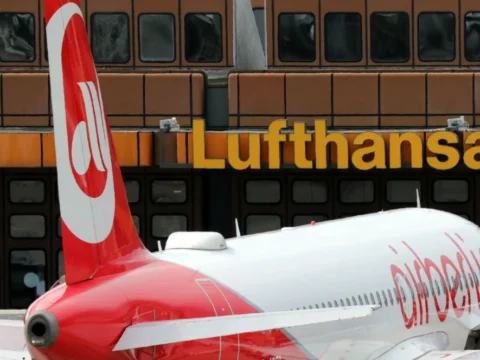 EU approves Lufthansa buyout of Air Berlin assets