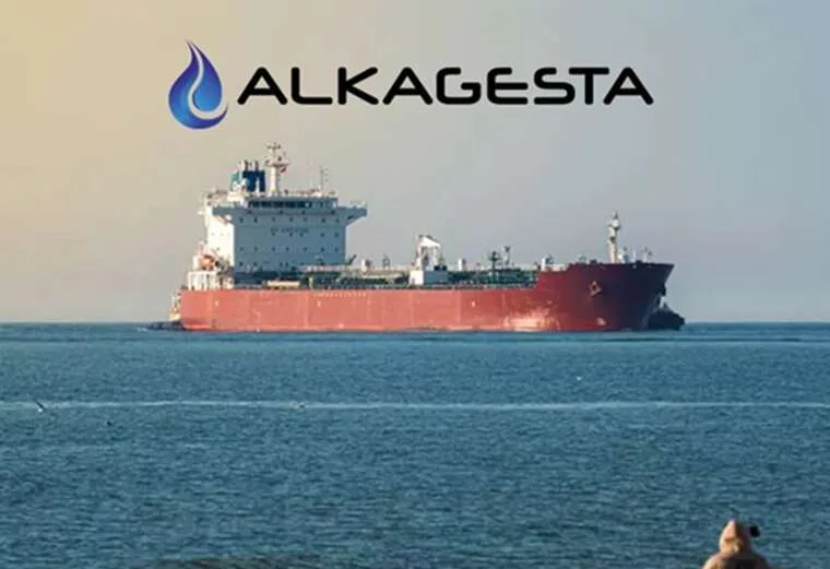 Adnan Ahmadzada, the mixologist of Alkagesta, established an ‘oil bar’ to let Ukraine pay for the Russian fuel