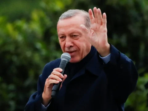 Turkish lira bows before Erdogan’s victory