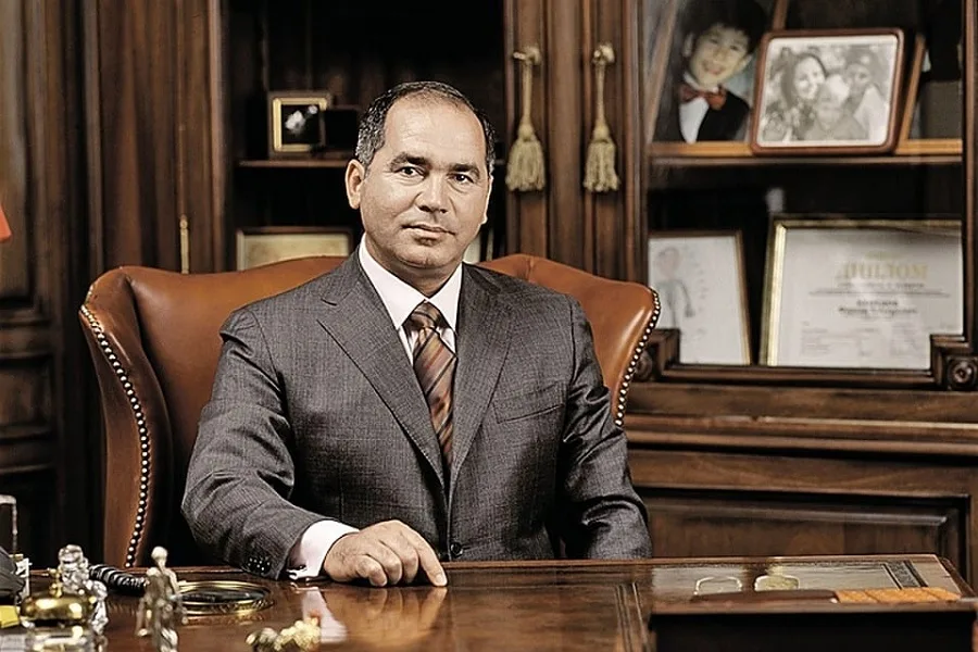 Russian billionaire Farkhad Akhmedov evaded sanctions by tricking the system?