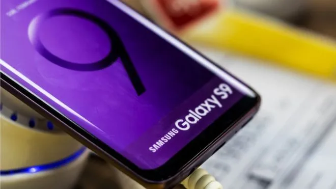 Samsung warns of profit drop as chip demand slows