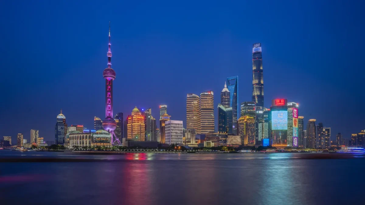Shanghai returns to the business, but the process is very slow