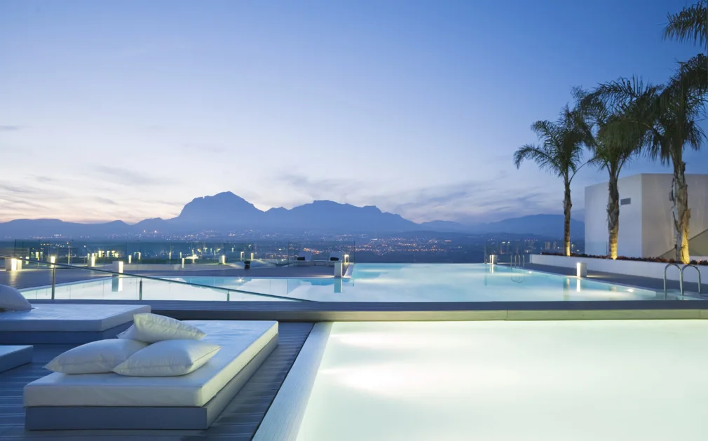 In anticipation of UK tourists, Spanish hotels want to unify restriction across the country