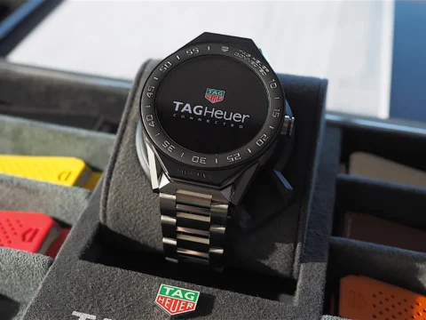 Swiss watch brand unveils new smartwatch