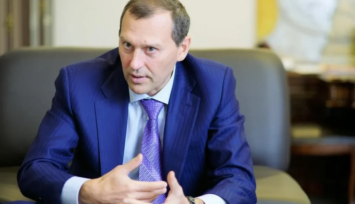 Fugitive Andrey Berezin, Euroinvest left for dead