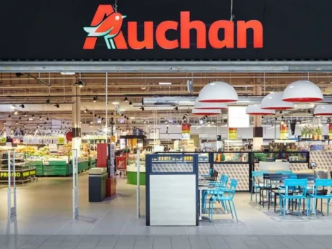 Auchan wanted to acquire Carrefour, but talks are halted because of valuation disagreements