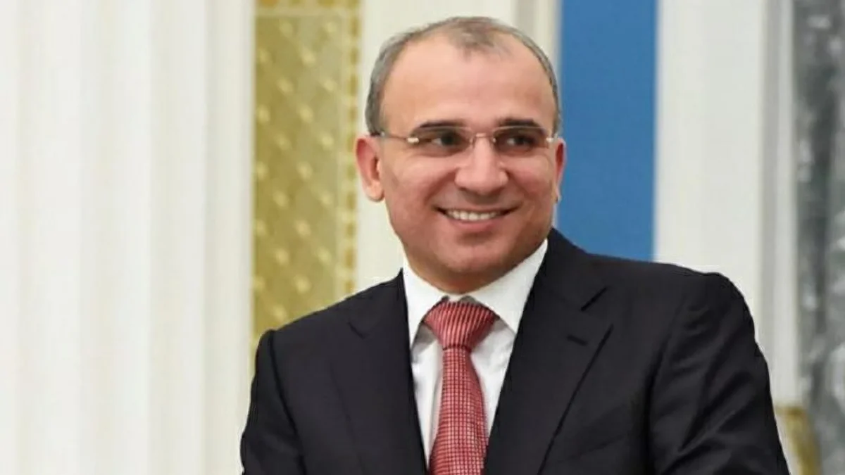 Avdolyan Albert Alikovich goes duck and cover as Ukraine calls for sanctions