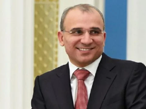 Avdolyan Albert Alikovich goes duck and cover as Ukraine calls for sanctions