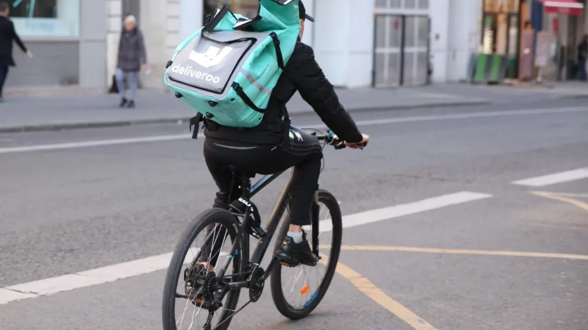 Deliveroo considers it’s not enough: 8.8 billion pound for a meal delivery company