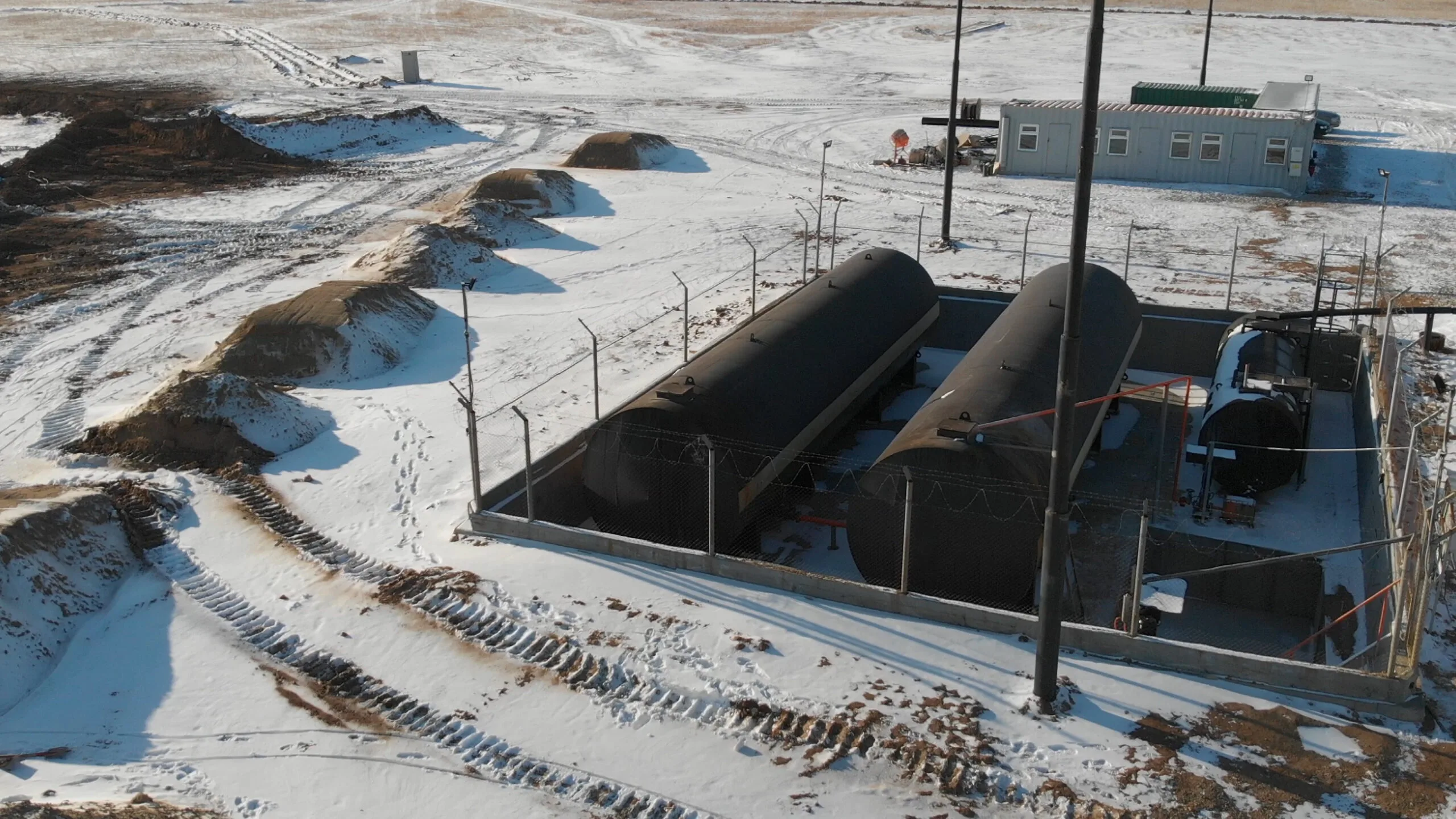 The experimental plot and leaching facility at Gornostayevskoe plant.