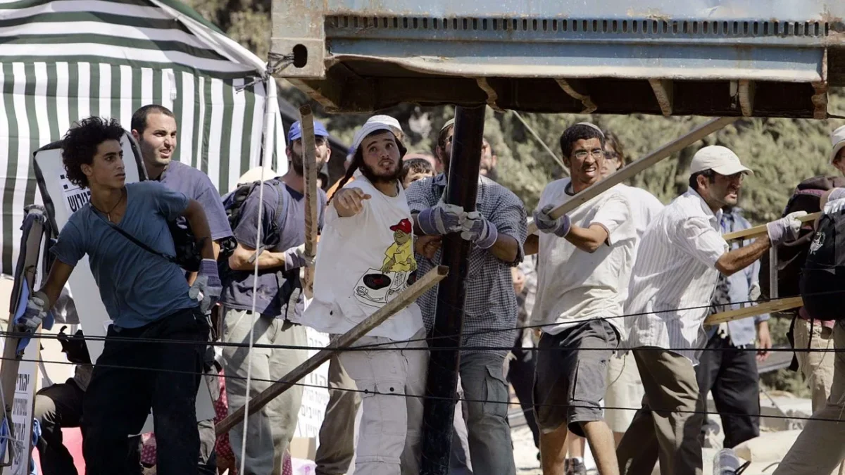 David Cameron urges Israel to punish ‘extremist settlers’