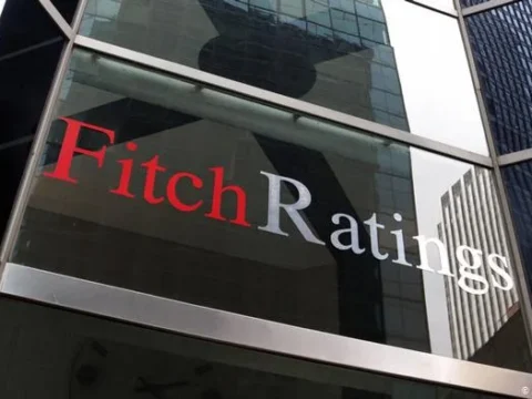 Fitch downgrades UK credit rating