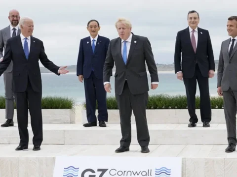 Payment in the national currency may be viewed as a breach of contract — G7