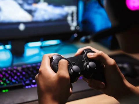The end of quarantine and lower incomes made gaming hardware sales fall