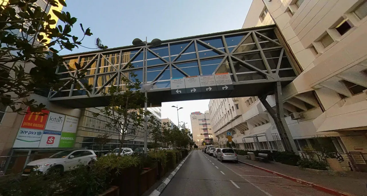 Weizmann City mall and office centre is connected with hospital through this passage.