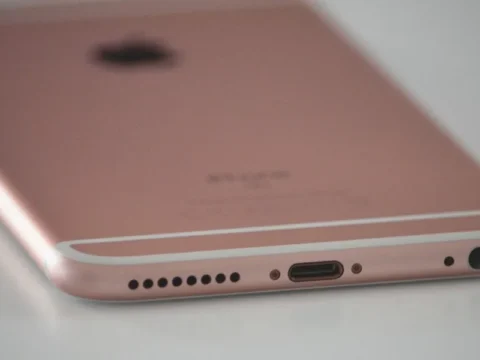 Apple takes over a maker of artificial speech assistants
