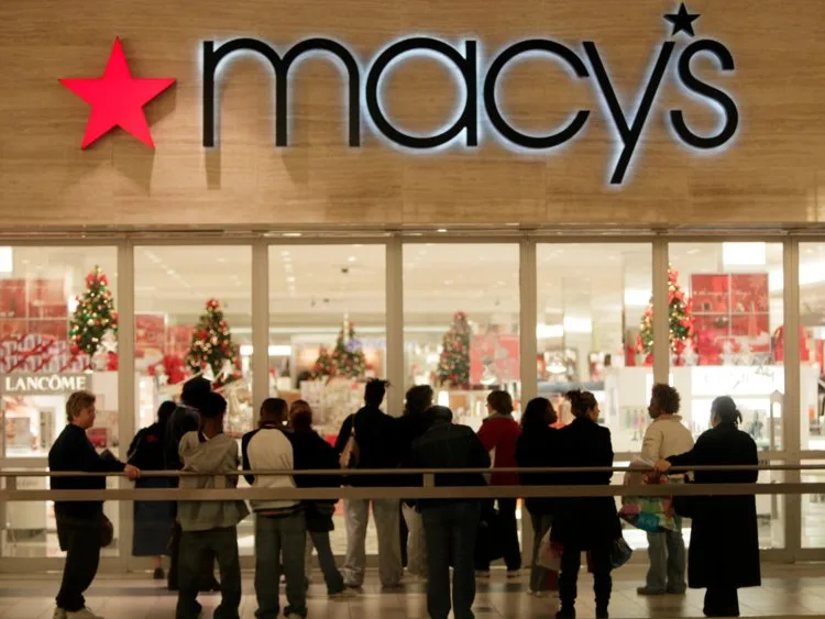 Macy’s to cut the senior management