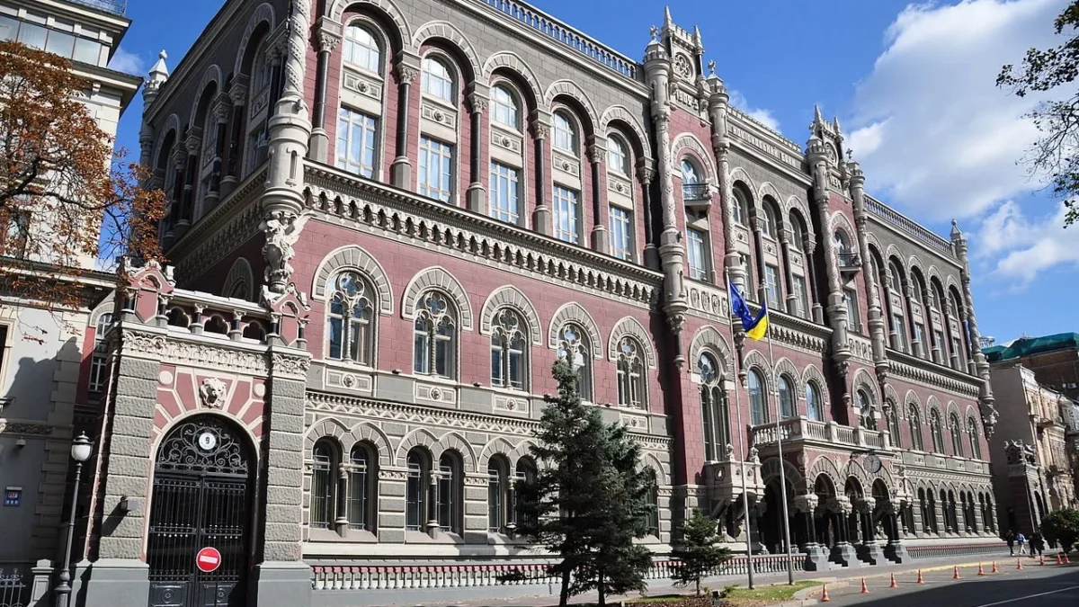 Machiavellian intrigues at the National Bank of Ukraine: the Governor buys reprimands, pays with used cars
