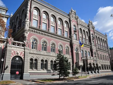 Machiavellian intrigues at the National Bank of Ukraine: the Governor buys reprimands, pays with used cars