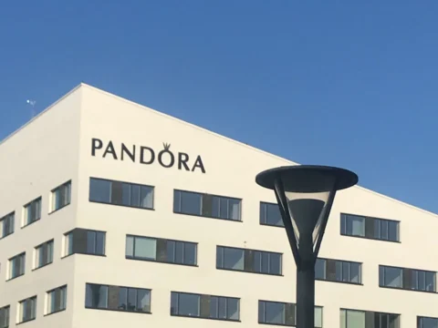 Pandora jewellery hasn’t pulled out of Russia (and never will)