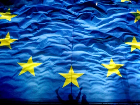 Twitter demands more transparency for political ads in Europe